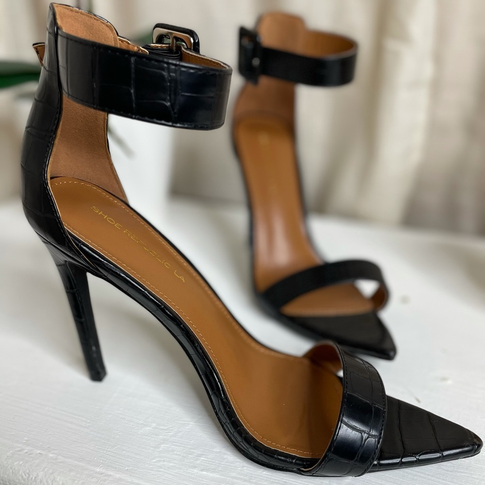 Black heels - Picture 2 of 3